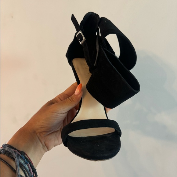 Amina Abdul Jillil black suede bow heels size 8 - Picture 4 of 7